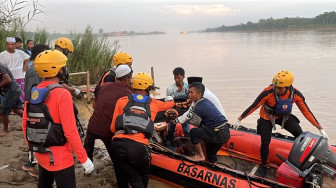 Ditemukan 10 Meter dari Lokasi Jatuh, Fajar Berhasil Dievakuasi
